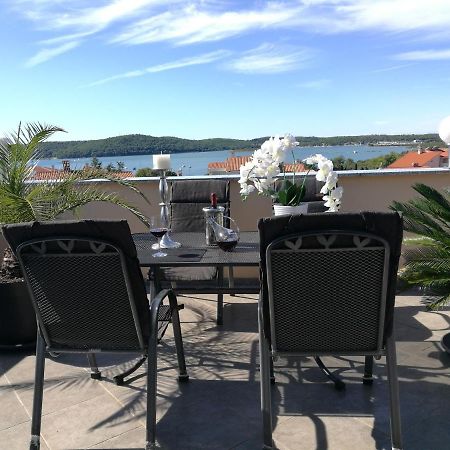 Villa Meli - Apartments Mit Meerblick Medulin Buitenkant foto