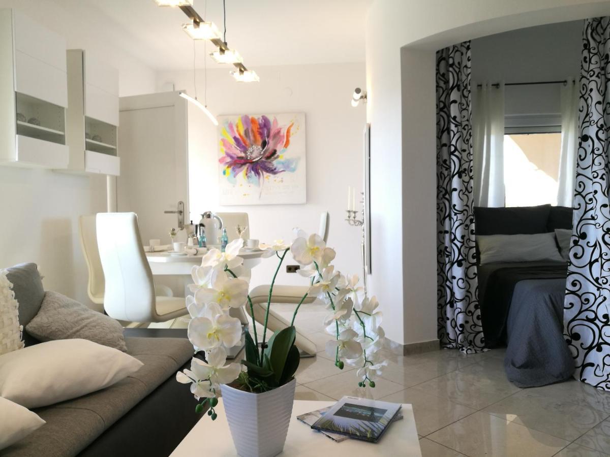 Villa Meli - Apartments Mit Meerblick Medulin Buitenkant foto