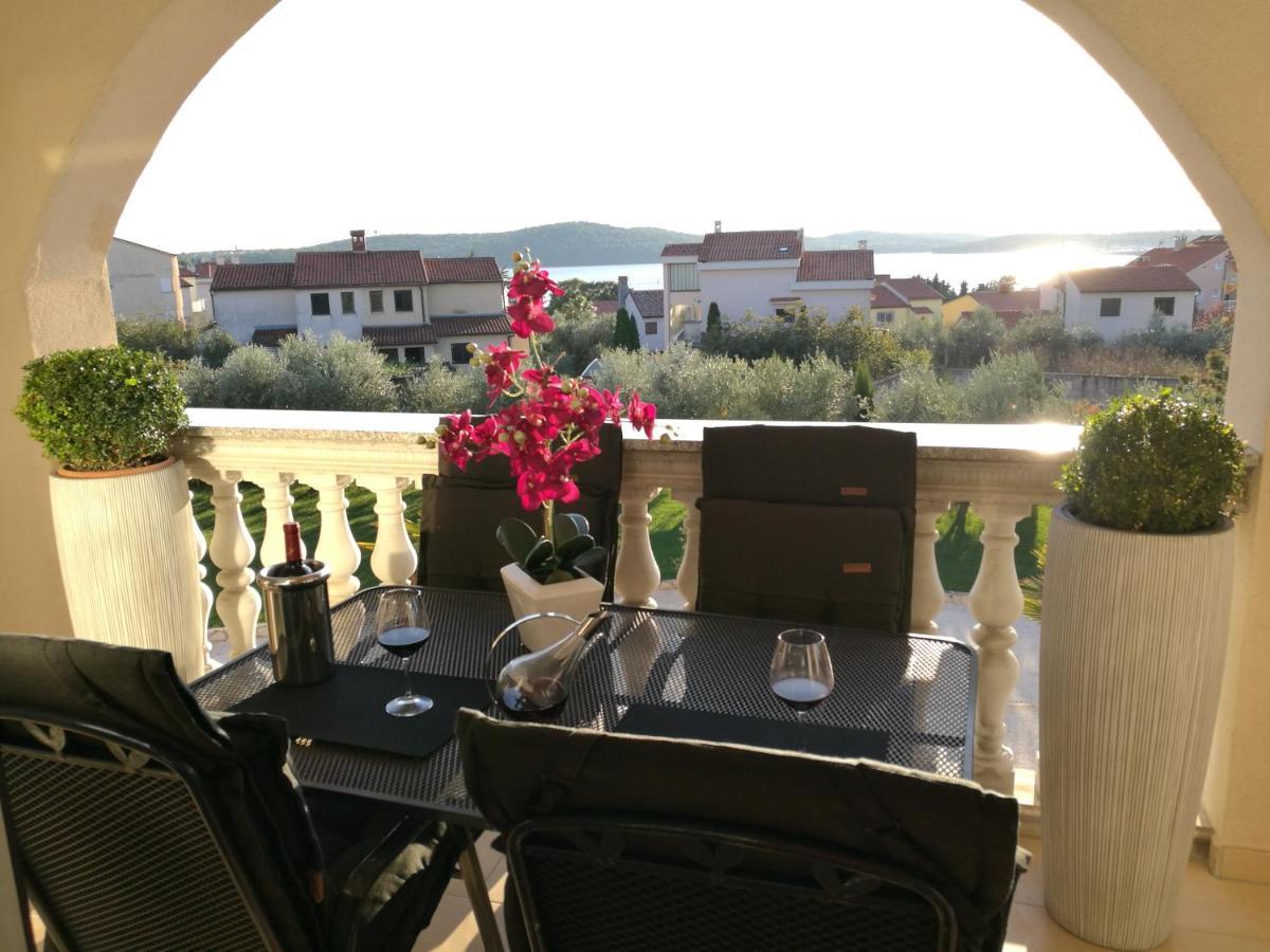 Villa Meli - Apartments Mit Meerblick Medulin Buitenkant foto