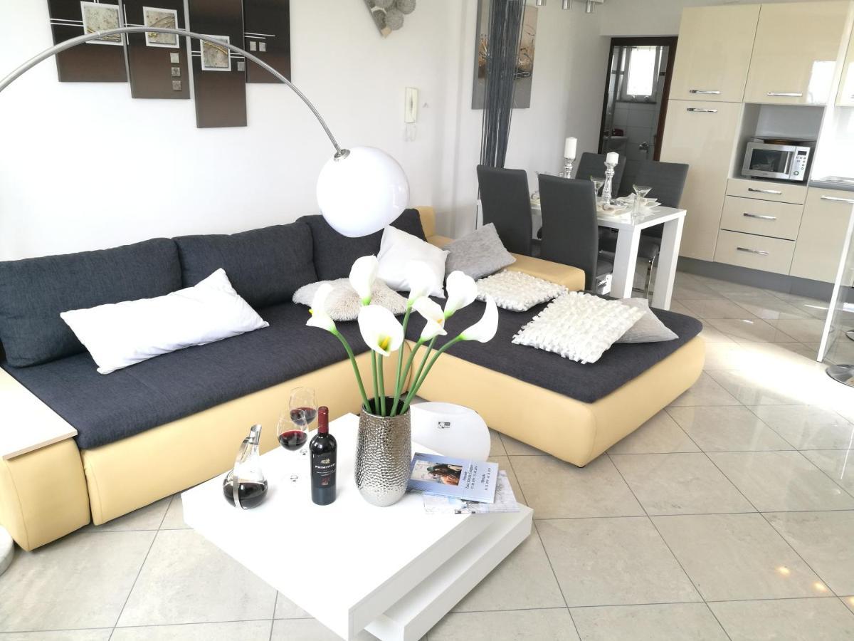 Villa Meli - Apartments Mit Meerblick Medulin Buitenkant foto