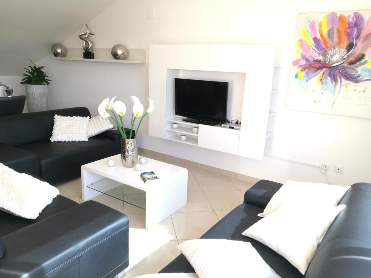 Villa Meli - Apartments Mit Meerblick Medulin Buitenkant foto
