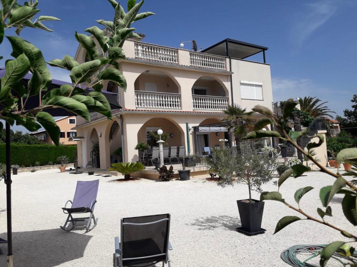 Villa Meli - Apartments Mit Meerblick Medulin Buitenkant foto