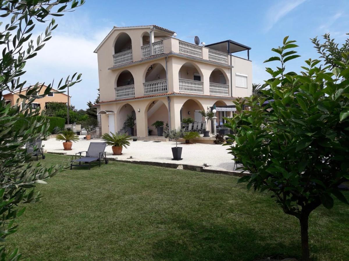 Villa Meli - Apartments Mit Meerblick Medulin Buitenkant foto