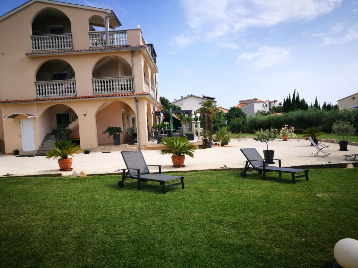Villa Meli - Apartments Mit Meerblick Medulin Buitenkant foto