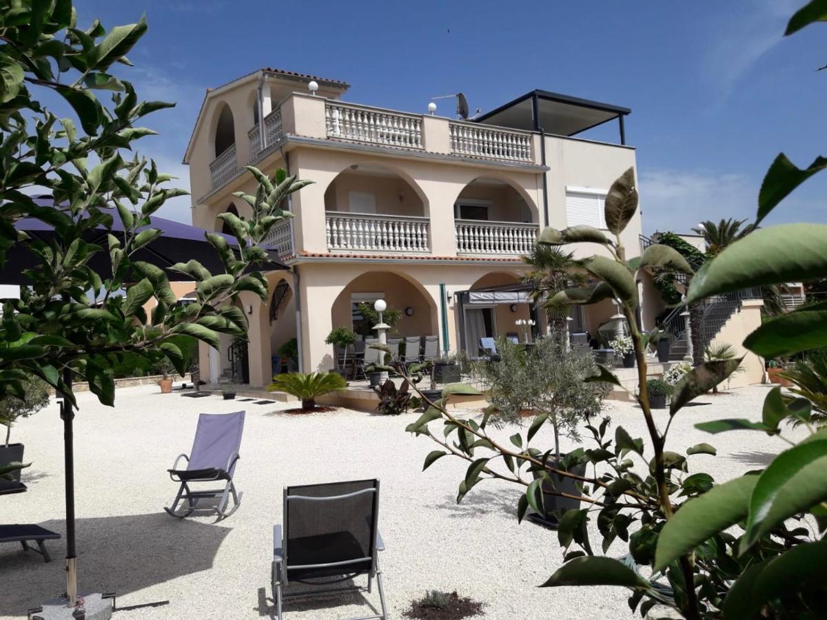 Villa Meli - Apartments Mit Meerblick Medulin Buitenkant foto