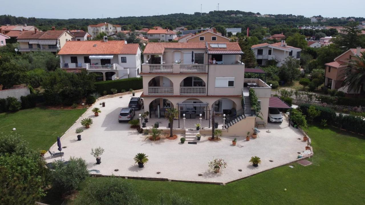 Villa Meli - Apartments Mit Meerblick Medulin Buitenkant foto