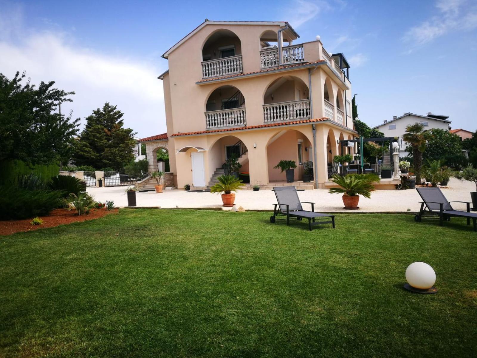 Villa Meli - Apartments Mit Meerblick Medulin Buitenkant foto