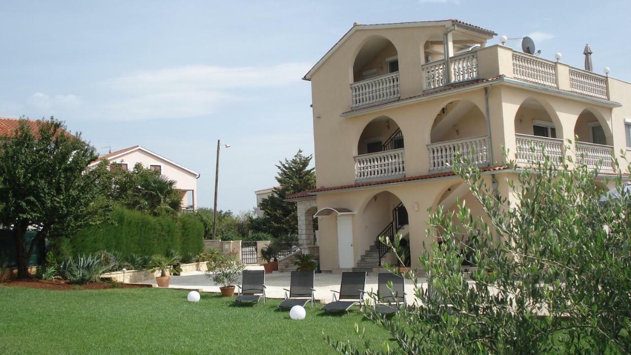 Villa Meli - Apartments Mit Meerblick Medulin Buitenkant foto
