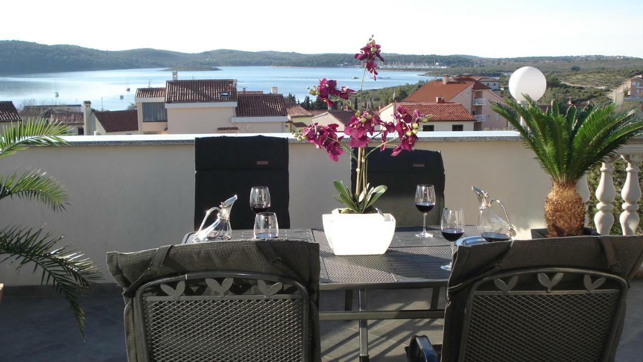 Villa Meli - Apartments Mit Meerblick Medulin Buitenkant foto
