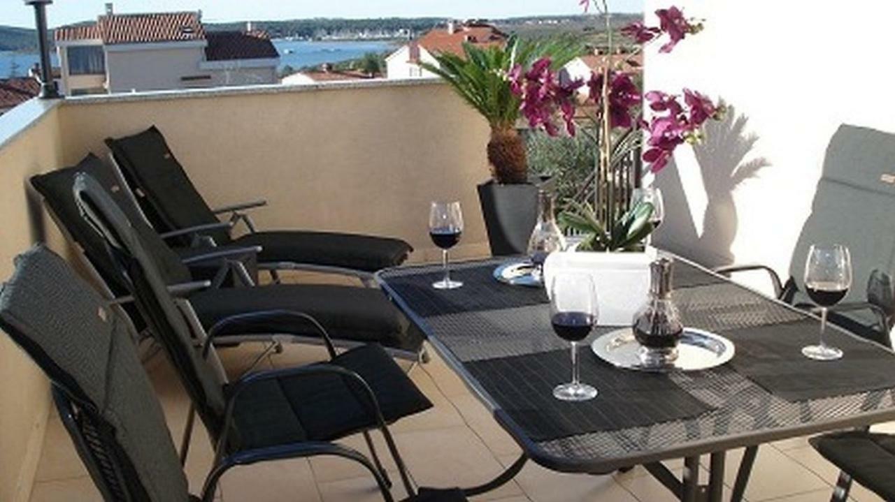 Villa Meli - Apartments Mit Meerblick Medulin Buitenkant foto