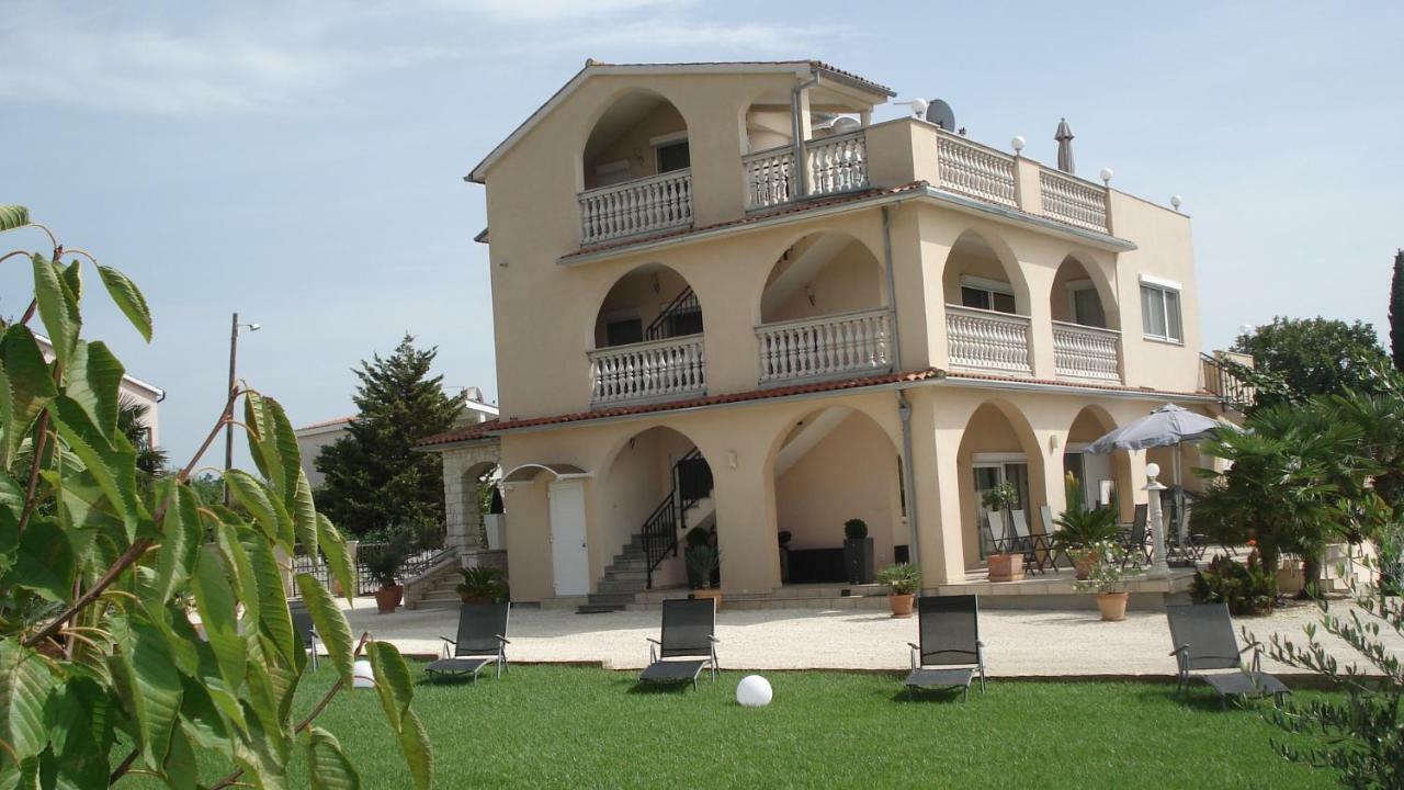 Villa Meli - Apartments Mit Meerblick Medulin Buitenkant foto