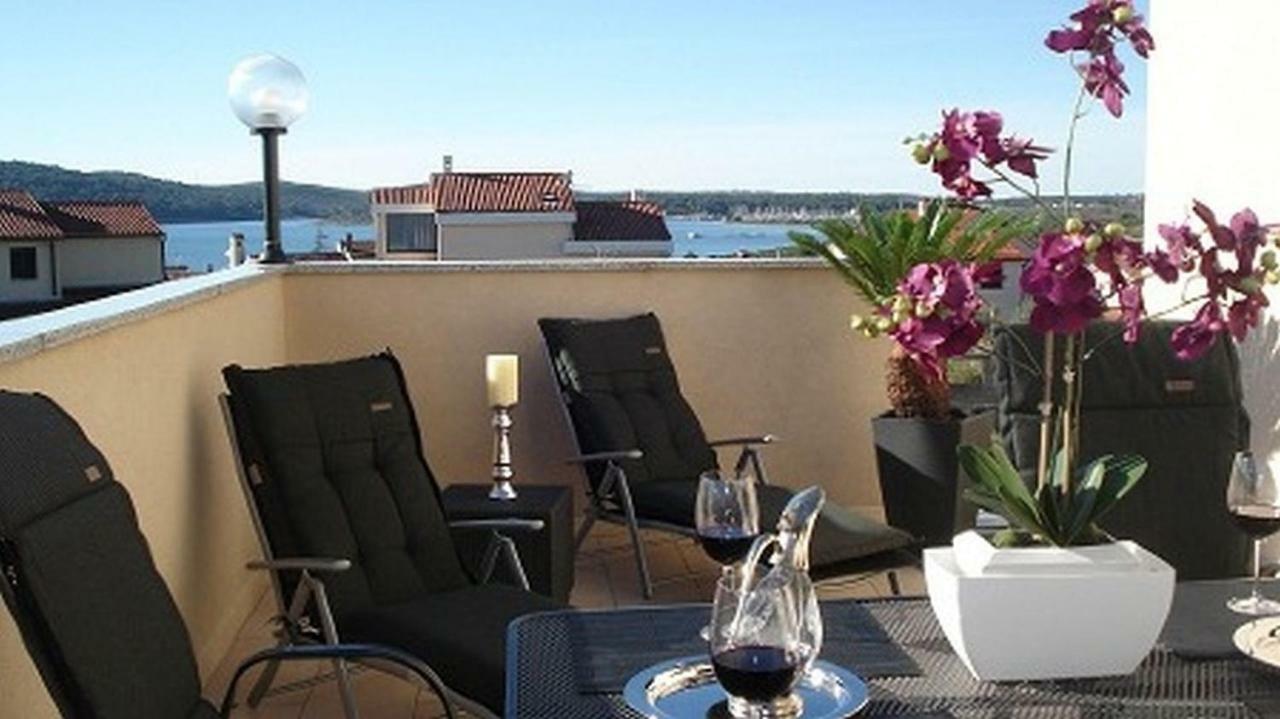 Villa Meli - Apartments Mit Meerblick Medulin Buitenkant foto